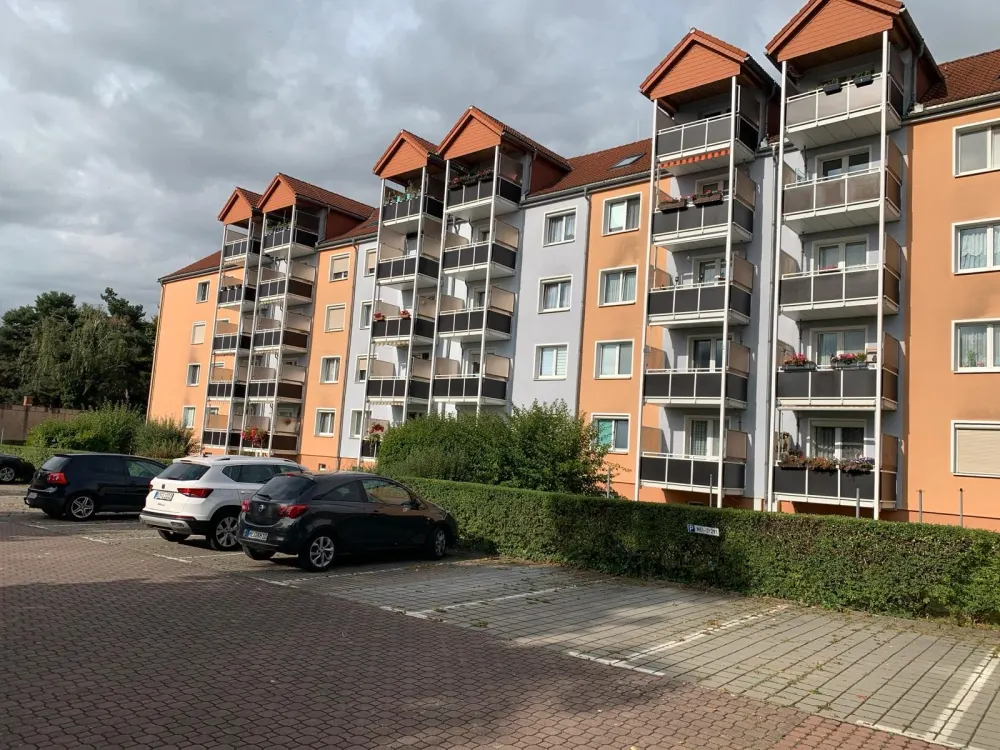 Vermietung: 3-Raumwohnung mit Balkon und Pkw-Stellplatz