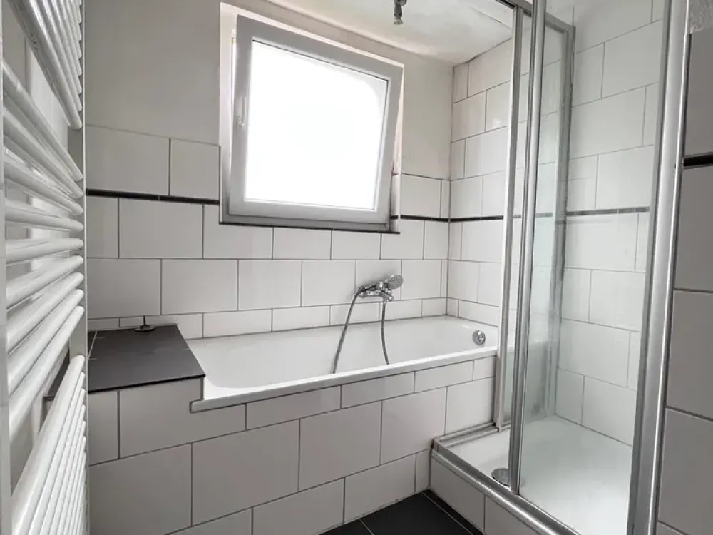 Gemütliche, helle Wohnung in gepflegtem Altbau mit großem Balkon