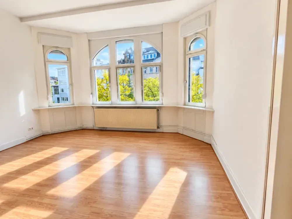 3468 - 5-Zimmerwohnung mit Balkon und Tageslichtbad in der Weststadt!