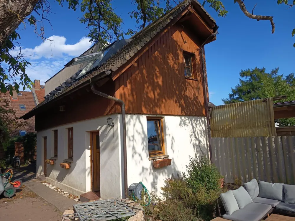 Saniertes Hinterhaus im Grünen, 15 Min bis Flughafen & Frankfurt