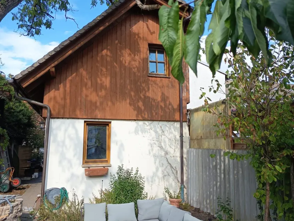 Saniertes Hinterhaus im Grünen, 15 Min bis Flughafen & Frankfurt