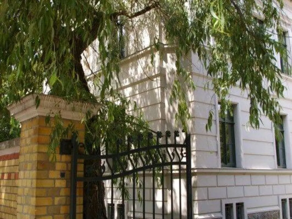 2-Zimmerwohnung im Seitengebäude mit direkt Zugang zum Karl-Heine-Kanal !