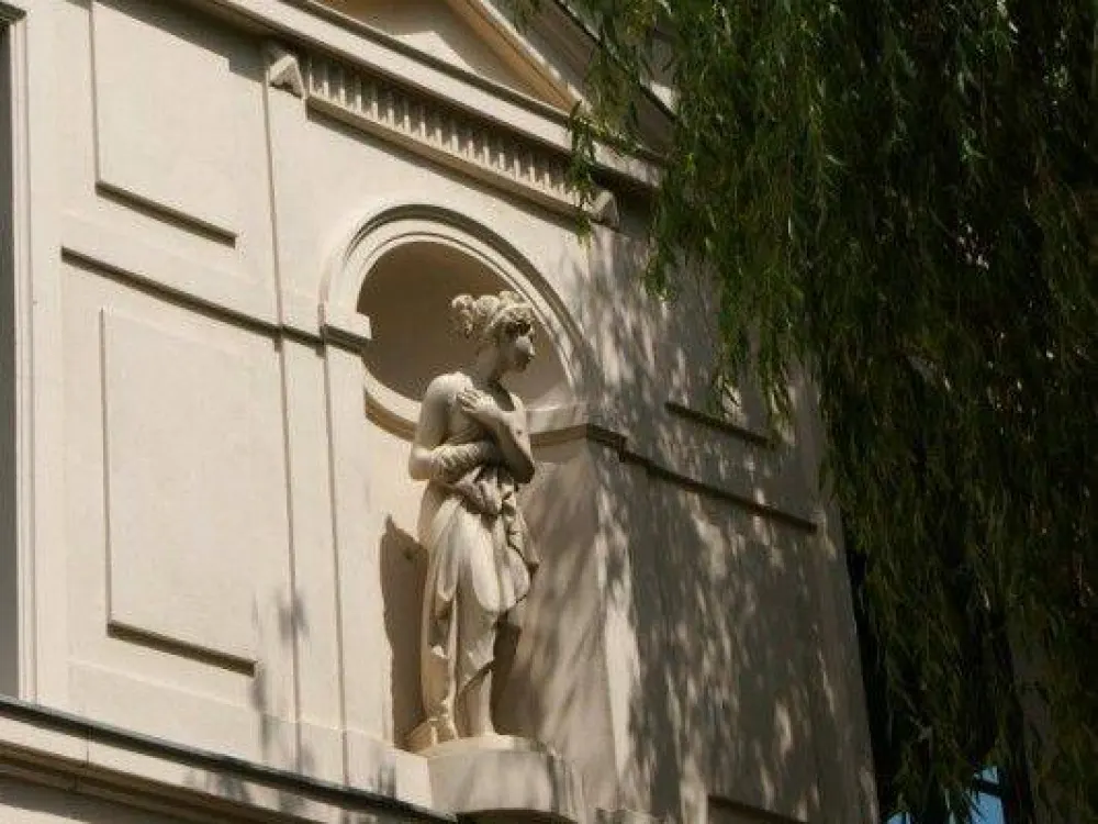 2-Zimmerwohnung im Seitengebäude mit direkt Zugang zum Karl-Heine-Kanal !