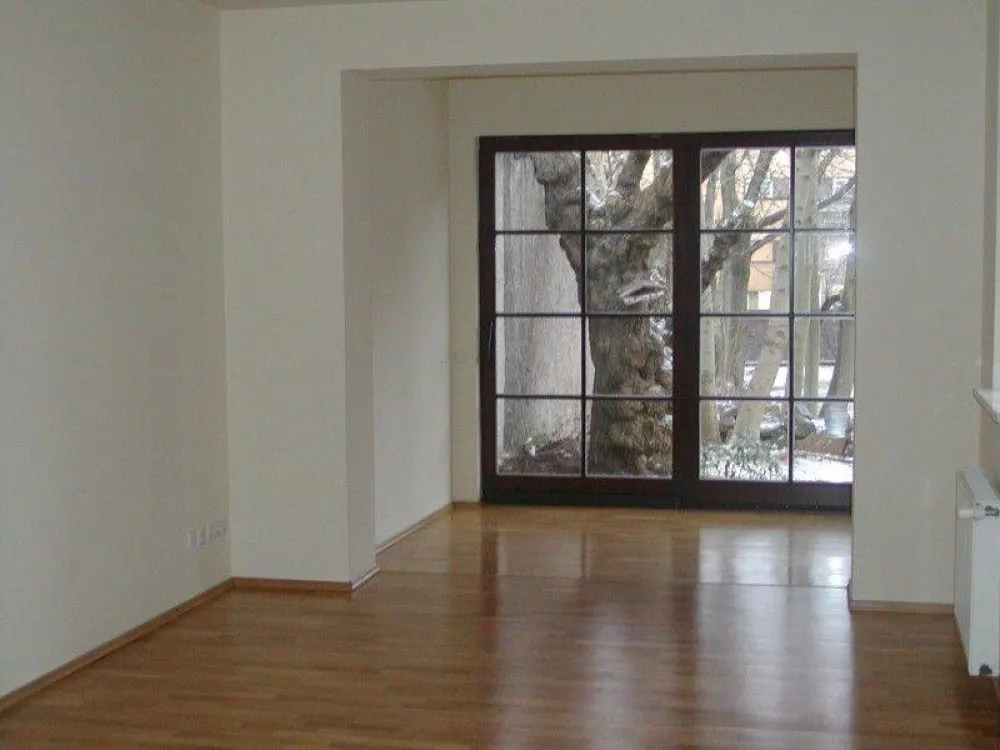 2-Zimmerwohnung im Seitengebäude mit direkt Zugang zum Karl-Heine-Kanal !