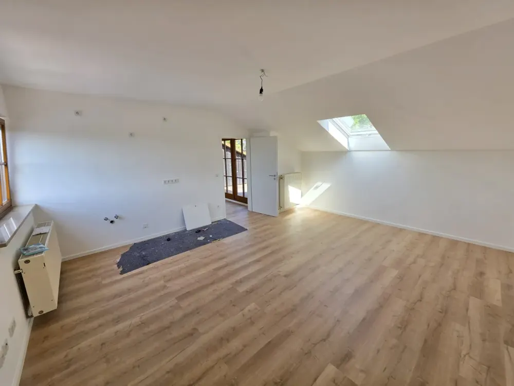 Exklusiv wohnen im Dachgeschoss - Erstbezug - Sonnige Dachterrasse - Ruhige Lage