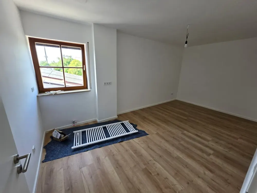Exklusiv wohnen im Dachgeschoss - Erstbezug - Sonnige Dachterrasse - Ruhige Lage