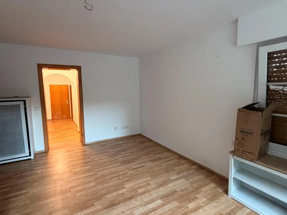 Charmante 3,5 Zimmer, am Berg mit großer Terrasse