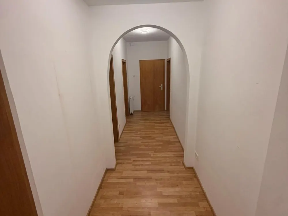 Charmante 3,5 Zimmer, am Berg mit großer Terrasse
