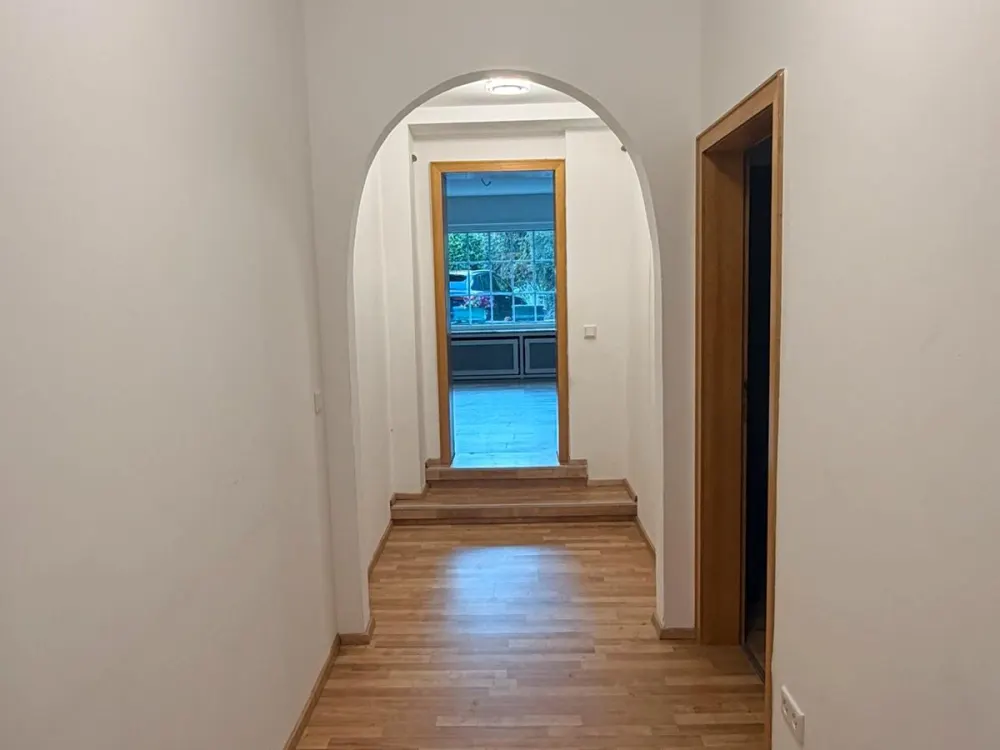 Charmante 3,5 Zimmer, am Berg mit großer Terrasse