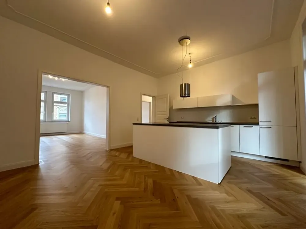 Traumhafte 3,5 Zimmer Altbauwohnung im Herzen von Stuttgart