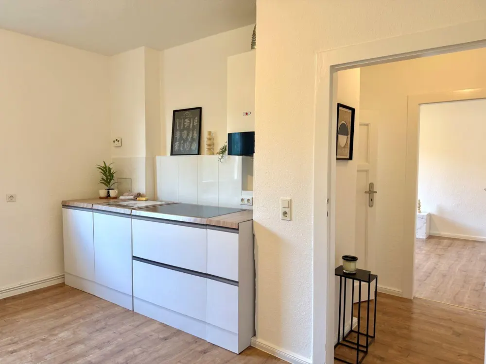 Bright 2-Room Apartment in Quiet Side Street with Good Connections