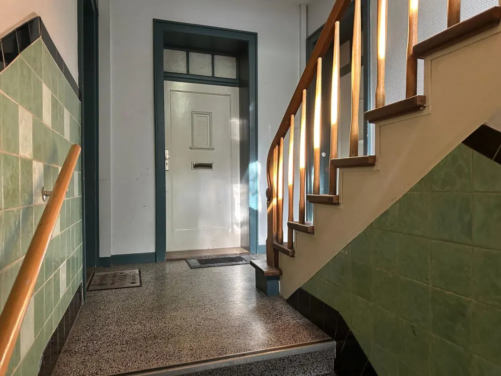 Bright 2-Room Apartment in Quiet Side Street with Good Connections