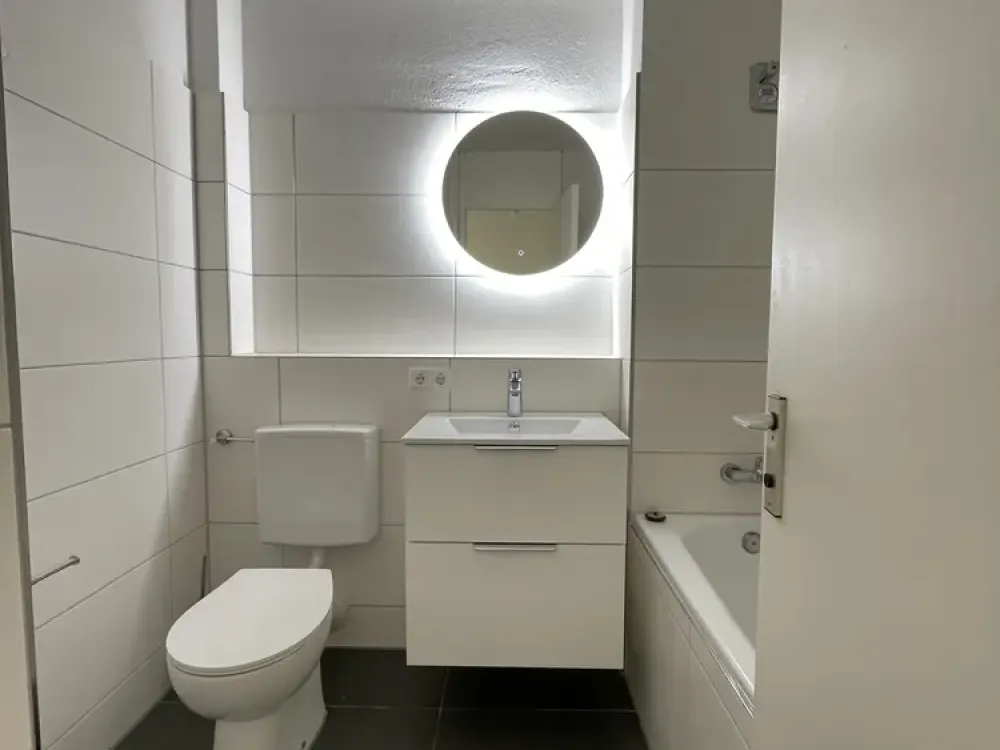 Renovierte 1-Zimmer-Wohnung mit Terrasse und TG-Doppelparker