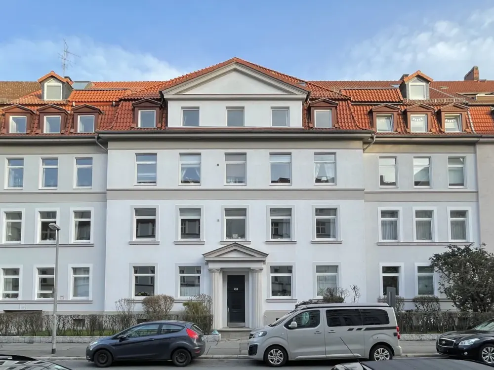 Südstadt | bright old building apartment with elevator | incl. fitted kitchen