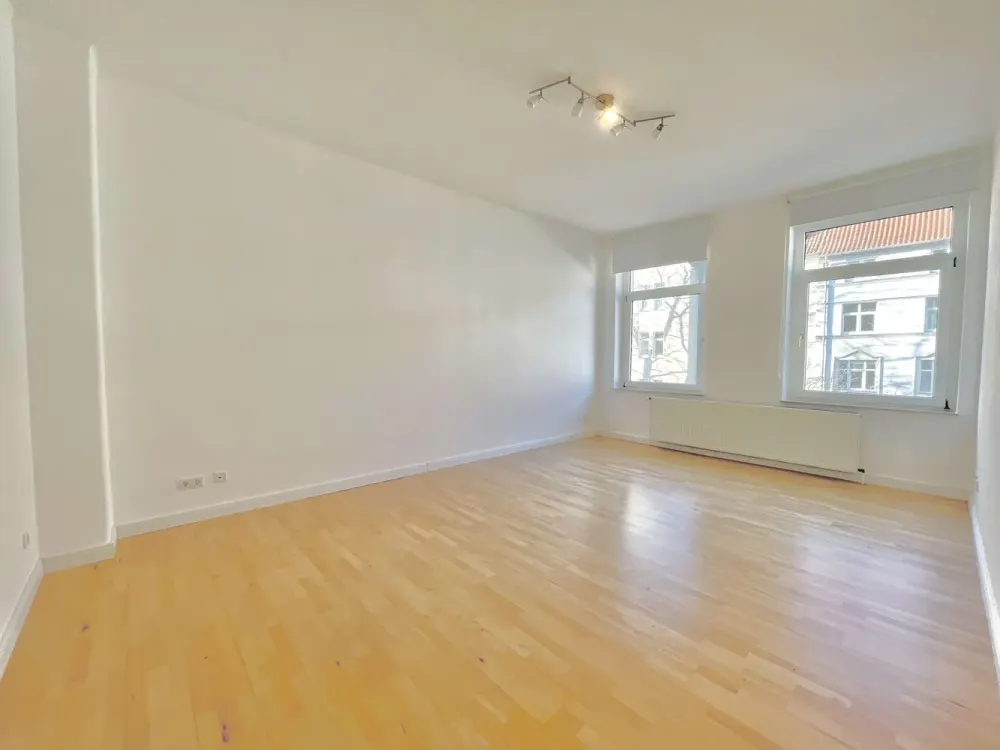 Südstadt | bright old building apartment with elevator | incl. fitted kitchen