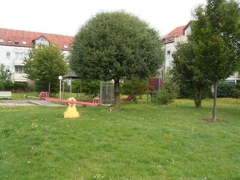 neu renoviert - Balkon -Tiefgarage - Top Lage im Grünen