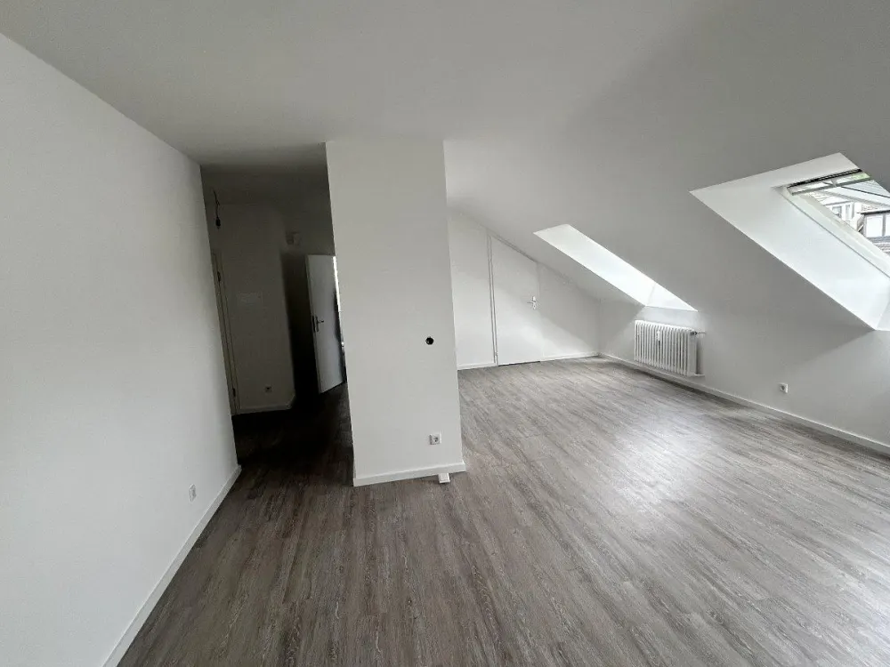 Vollständig renovierte DG-Wohnung in Ratingen Mitte