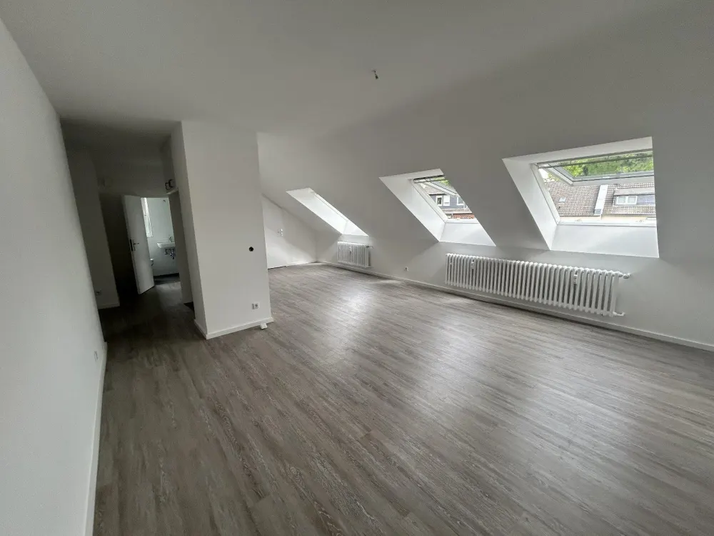 Vollständig renovierte DG-Wohnung in Ratingen Mitte