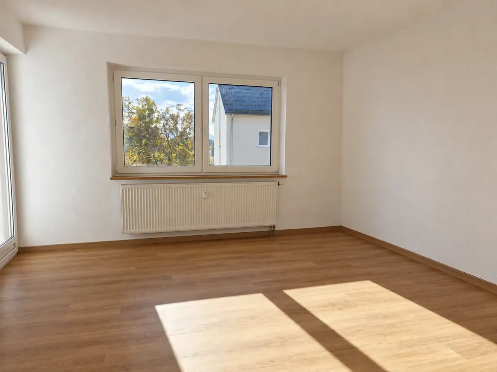 Quiet and Centrally Located Renovated 2-Room Apartment with Balcony in Lindau, Available from 01.11.