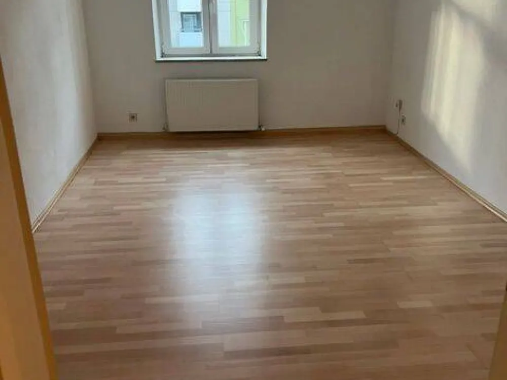 Seltenheit: 5-Zimmer-Altbauwohnung zentral in der Isarvorstadt mit Balkon