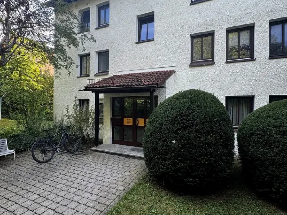 Erstbezug nach Sanierung: helle 2-Zimmer-Wohnung mit Wintergarten