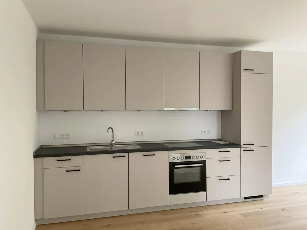 Direkt einziehen und Wohlfühlen! 4 Zimmer mit 2 Loggien, Einbauküche, Tageslichtbad, Gäste-WC
