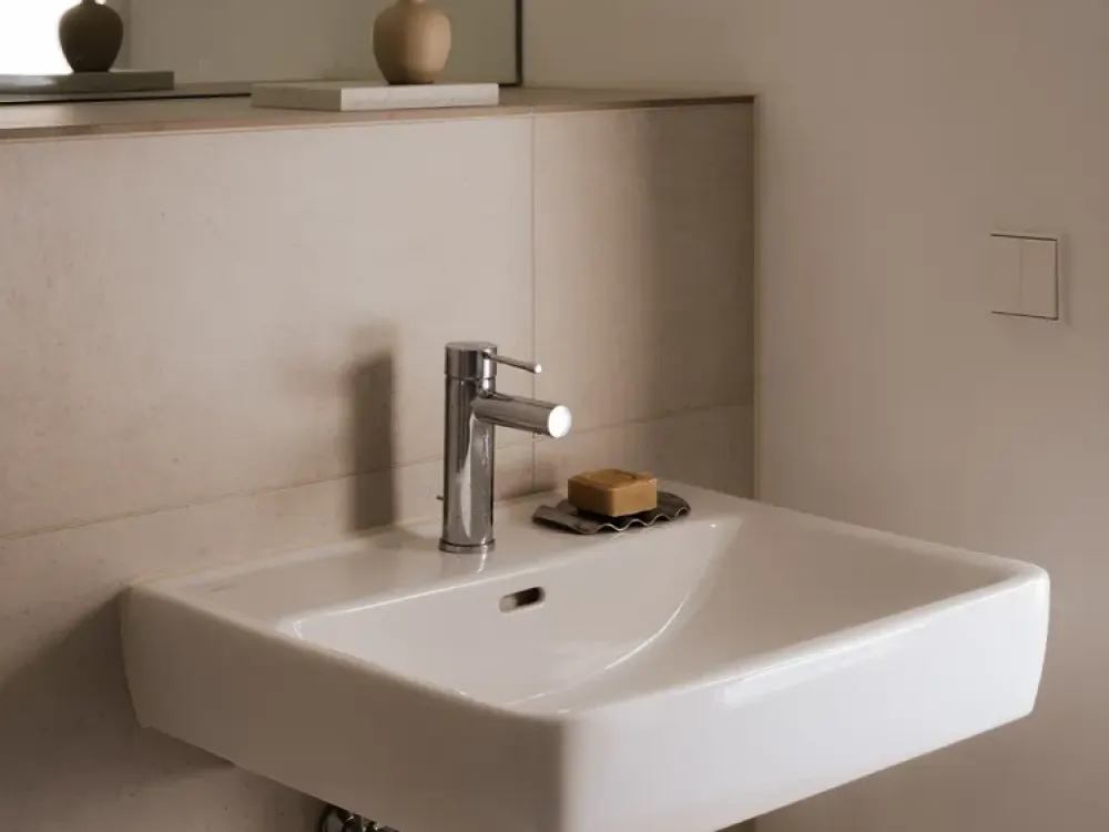 Gemütliche 2 Zimmer Wohnung im Westend! Einbauküche, Balkon und Duschbad