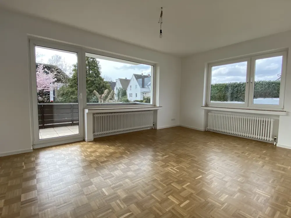 TOP renovated & bright 2-room apartment with large south balcony