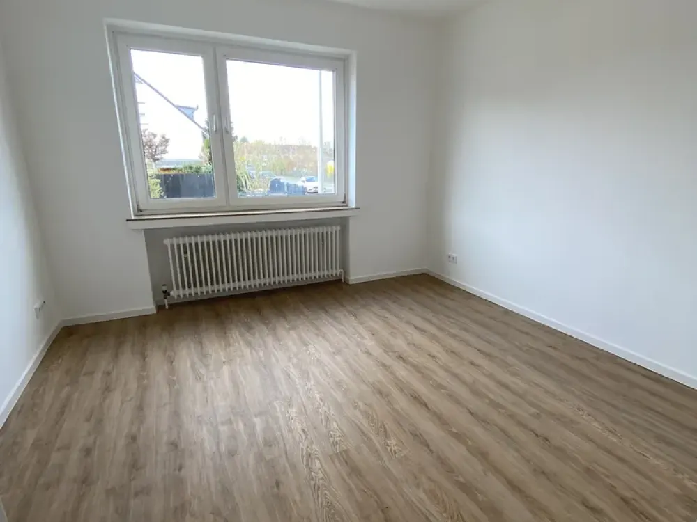TOP renovated & bright 2-room apartment with large south balcony