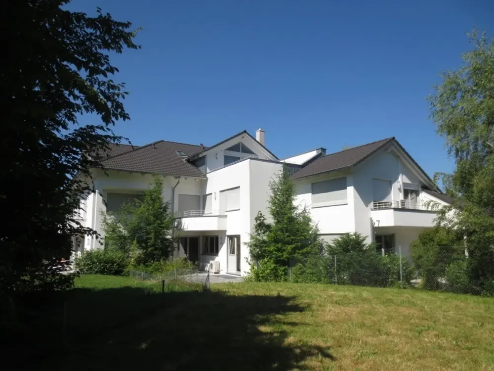 Maisonettewohnung über EG & UG mit großzügigem Wohnbereich und Hobbyraum im Souterrain, Grünwald