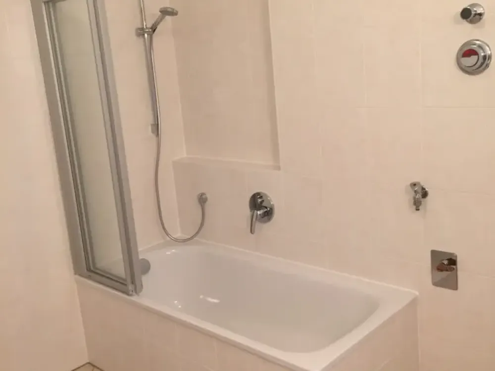 Maisonettewohnung über EG & UG mit großzügigem Wohnbereich und Hobbyraum im Souterrain, Grünwald