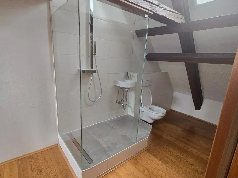 Einzigartig wohnen in Coswig - außergewöhnliche Maisonette mit 2 Balkonen & Garten direkt an der Elbe