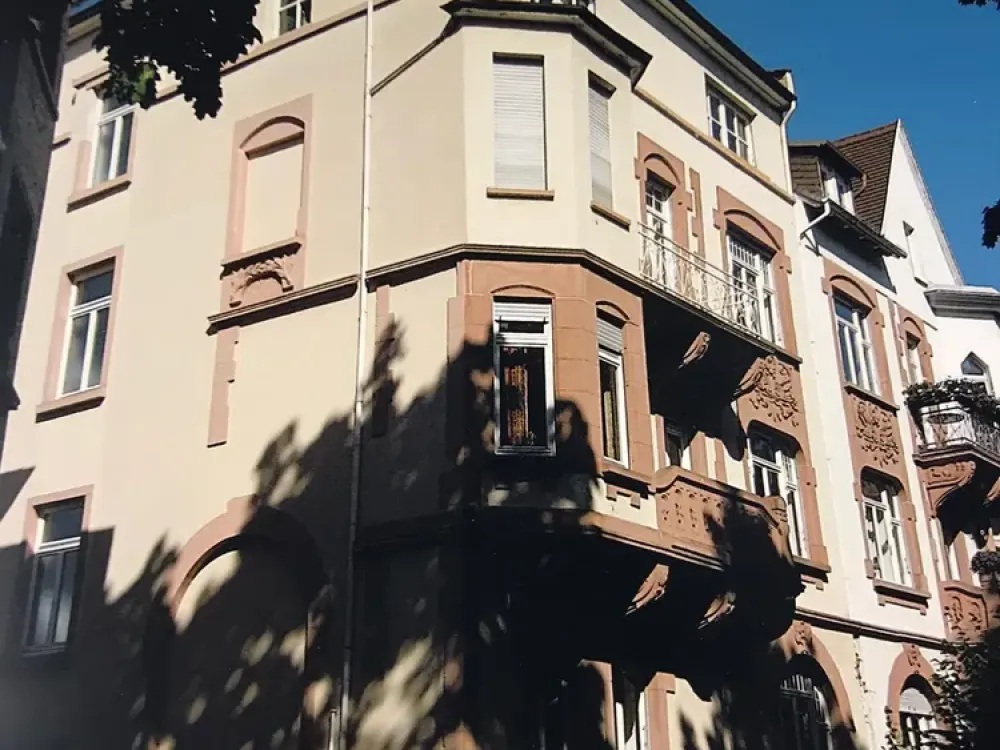 Repräsentative Altbauwohnung mit 5 Zimmern, großem Balkon und EBK in Offenbacher Bestlage