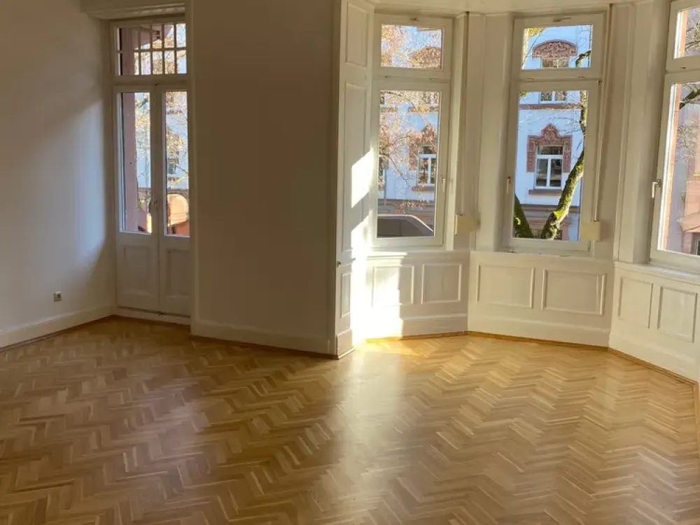Repräsentative Altbauwohnung mit 5 Zimmern, großem Balkon und EBK in Offenbacher Bestlage