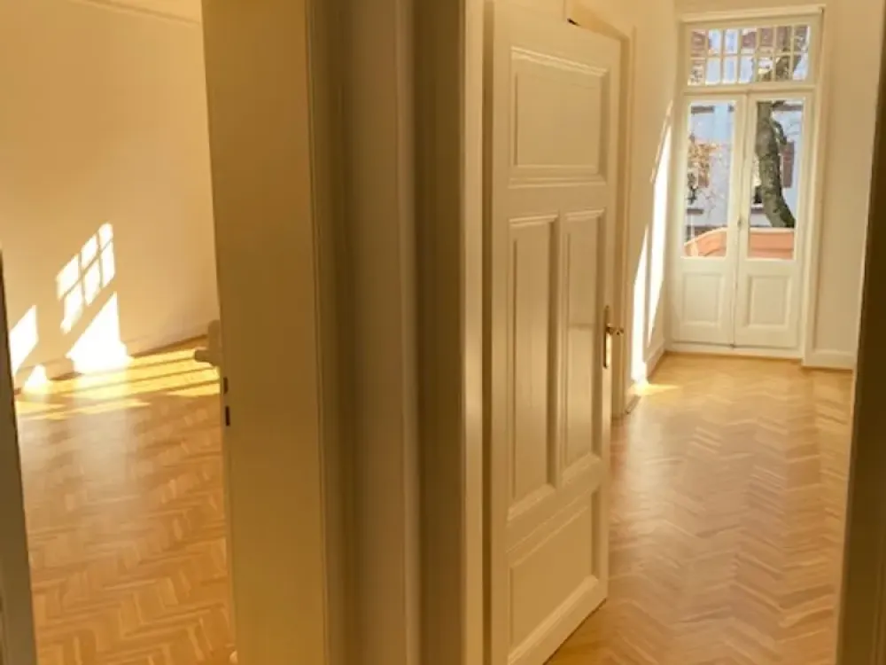 Repräsentative Altbauwohnung mit 5 Zimmern, großem Balkon und EBK in Offenbacher Bestlage