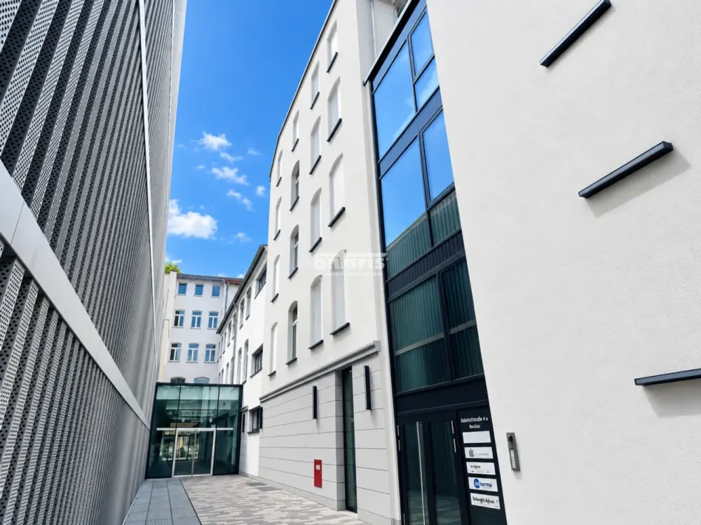 antaris Immobilien GmbH ** Old Town Charm Meets Living Comfort, 4 Rooms in the Heart of Erfurt! **