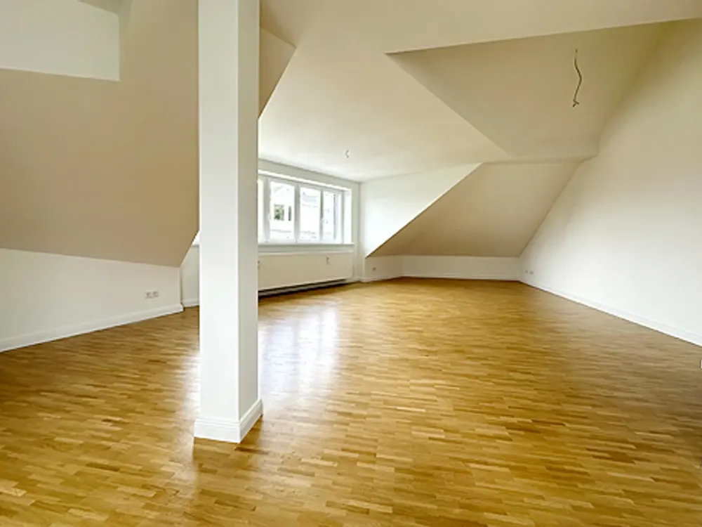helle + loftartige 4 Zi. DG- Wohnung in Othmarschen