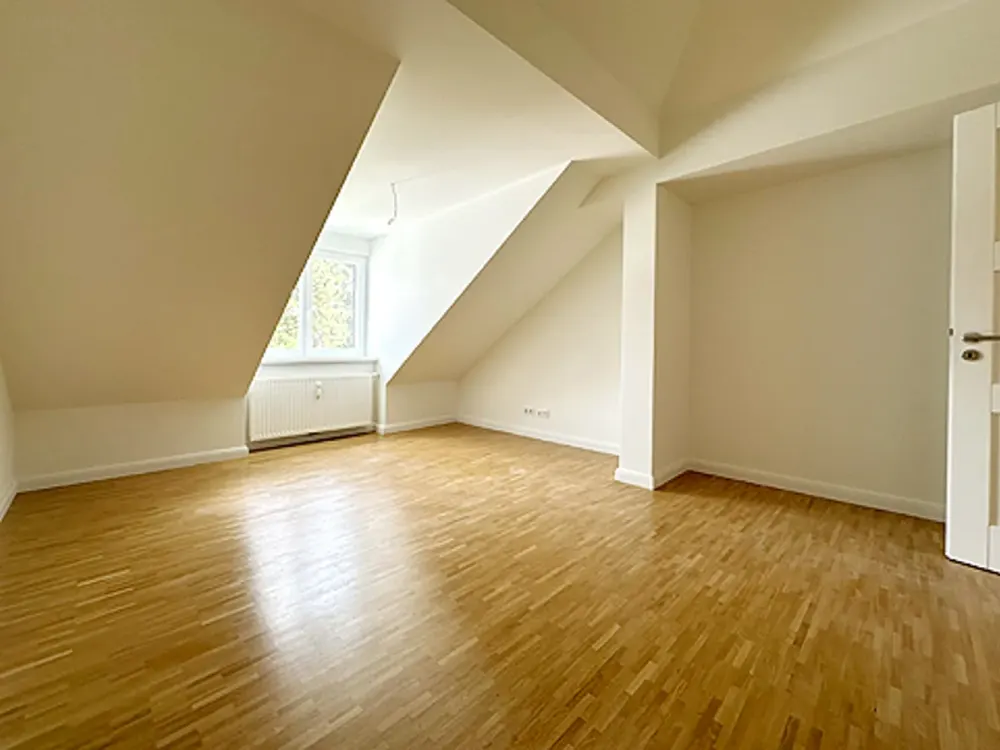 helle + loftartige 4 Zi. DG- Wohnung in Othmarschen