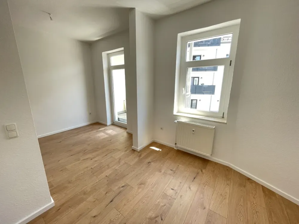 TOP LOCATION Renovated 2-Room Apartment with Balcony & Bathroom with Bathtub WE 02