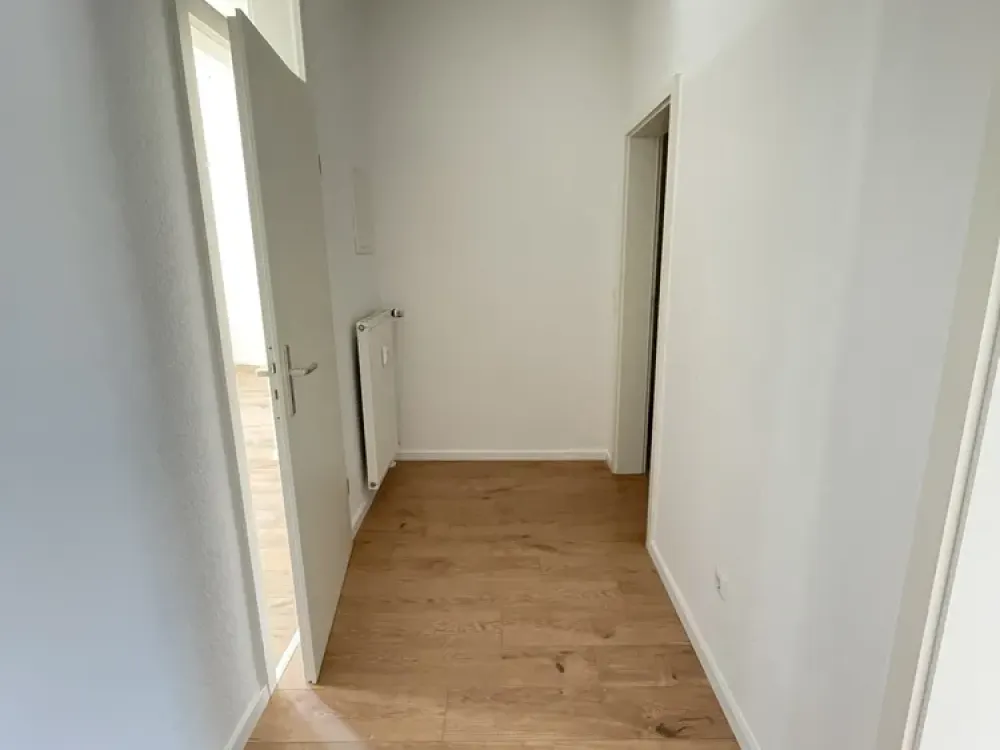 TOP LOCATION Renovated 2-Room Apartment with Balcony & Bathroom with Bathtub WE 02