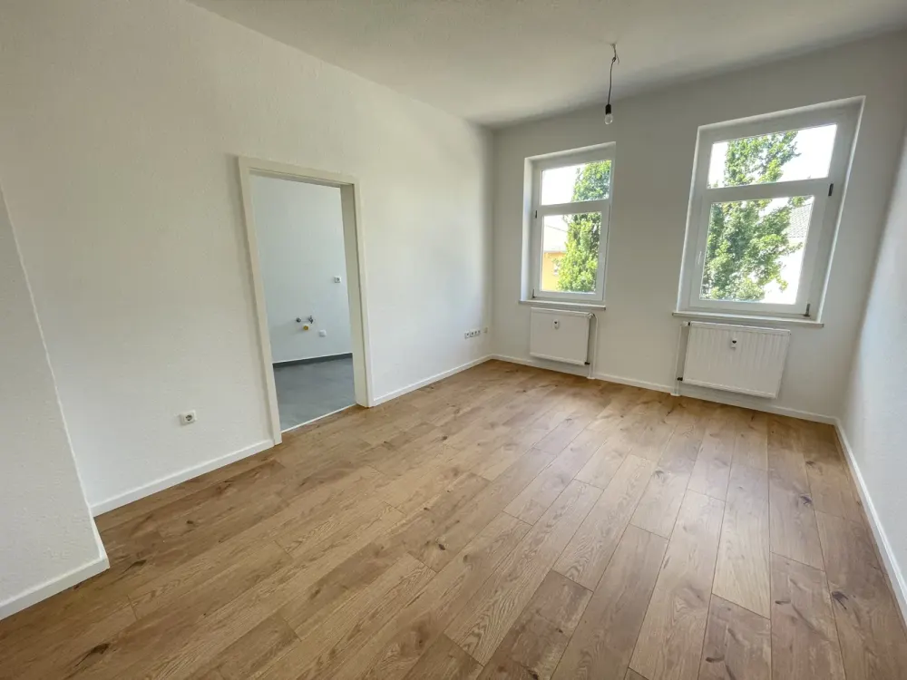 TOP LOCATION Renovated 2-Room Apartment with Balcony & Bathroom with Bathtub WE 02