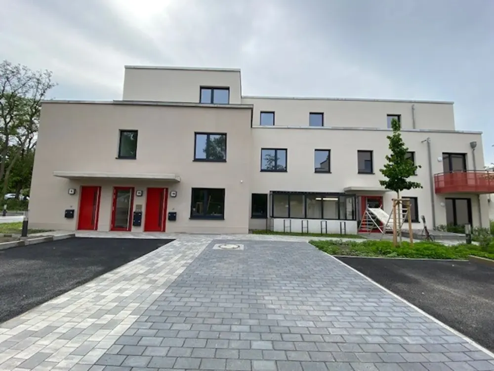 Schöne 4-Zimmer-Wohnung mit Balkon und Aufzug - ab sofort vermietbar