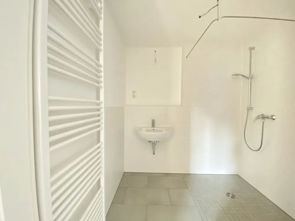 Schöne 4-Zimmer-Wohnung mit Balkon und Aufzug - ab sofort vermietbar