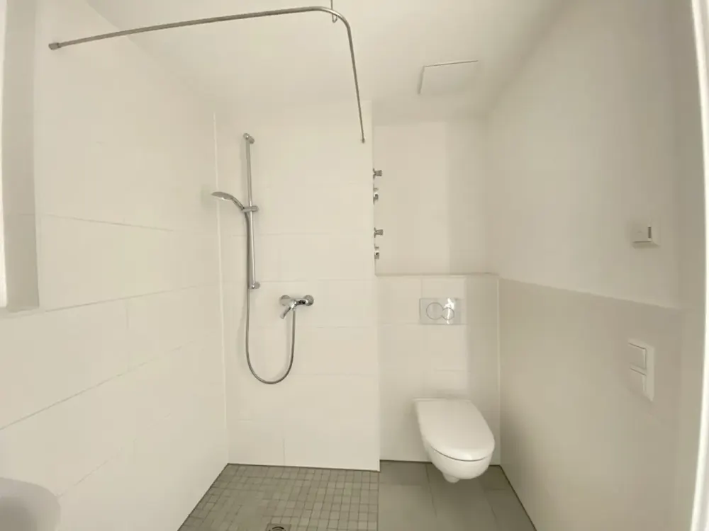 Schöne 4-Zimmer-Wohnung mit Balkon und Aufzug - ab sofort vermietbar