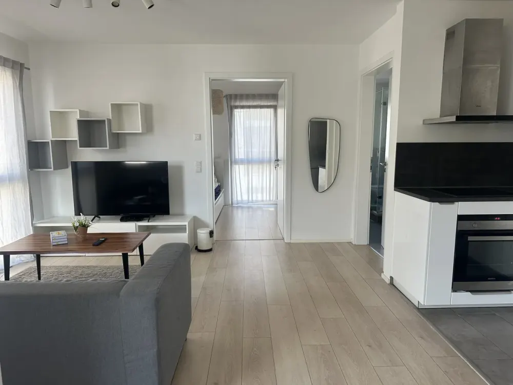 Moderne, möblierte 2-Zimmer-Wohnung mit Balkon in zentraler Lage von Stuttgart-Möhringen