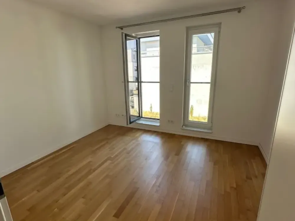Modern 3-Room Apartment with Winter Garden.