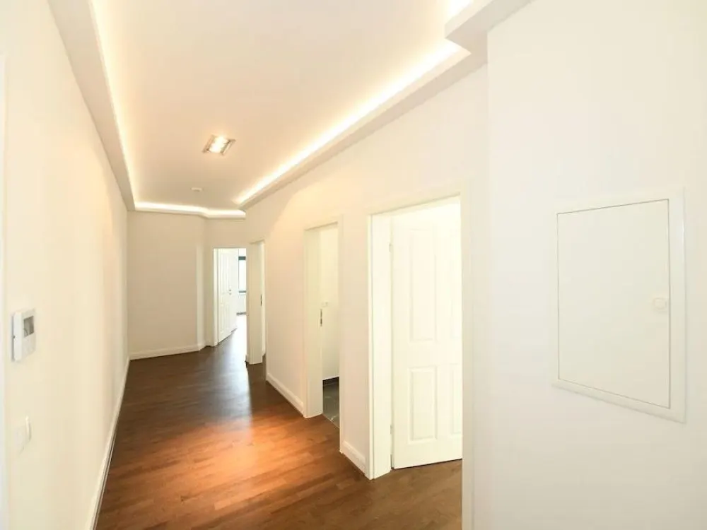 Viel Platz für 2! * Parkett * Fußbodenheizung * tolles Bad * LED-Licht * Übernahme Küche/Möbel mgl.
