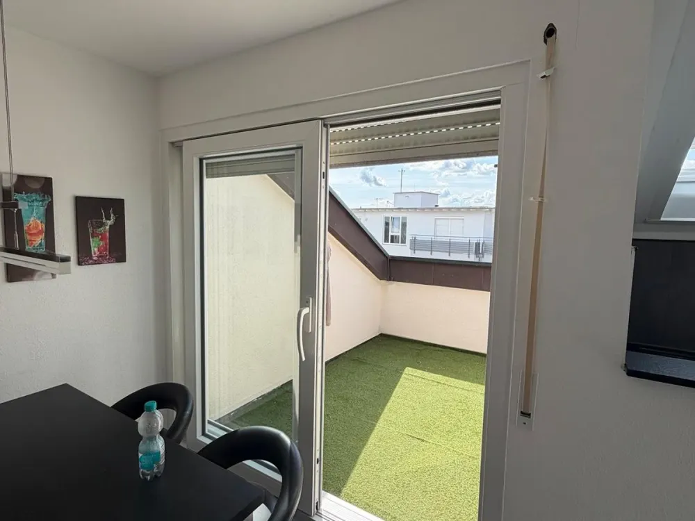 Moderne Wohlfühloase mit Loggia, EBK, neuwertigem Bad-Stammheim