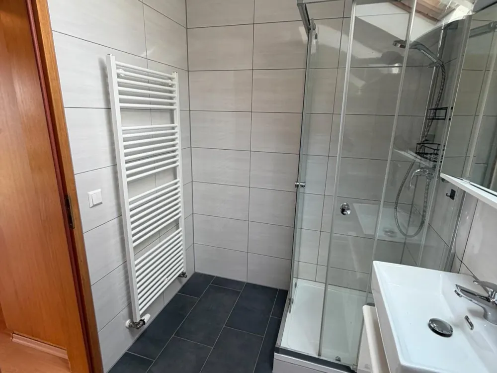 Moderne Wohlfühloase mit Loggia, EBK, neuwertigem Bad-Stammheim