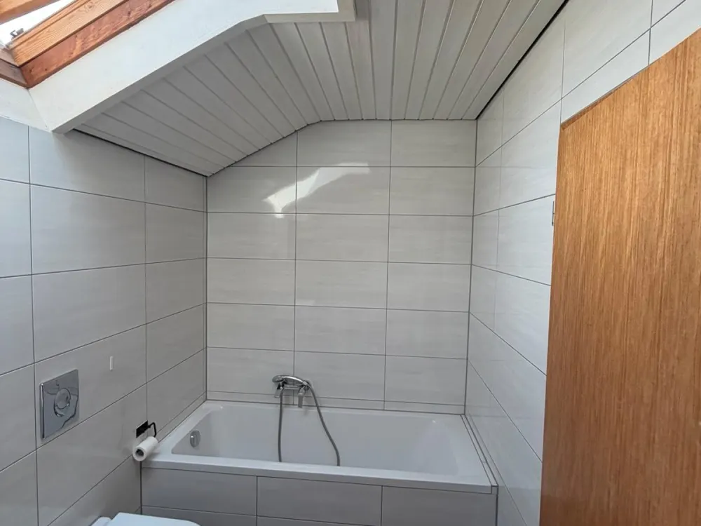Moderne Wohlfühloase mit Loggia, EBK, neuwertigem Bad-Stammheim